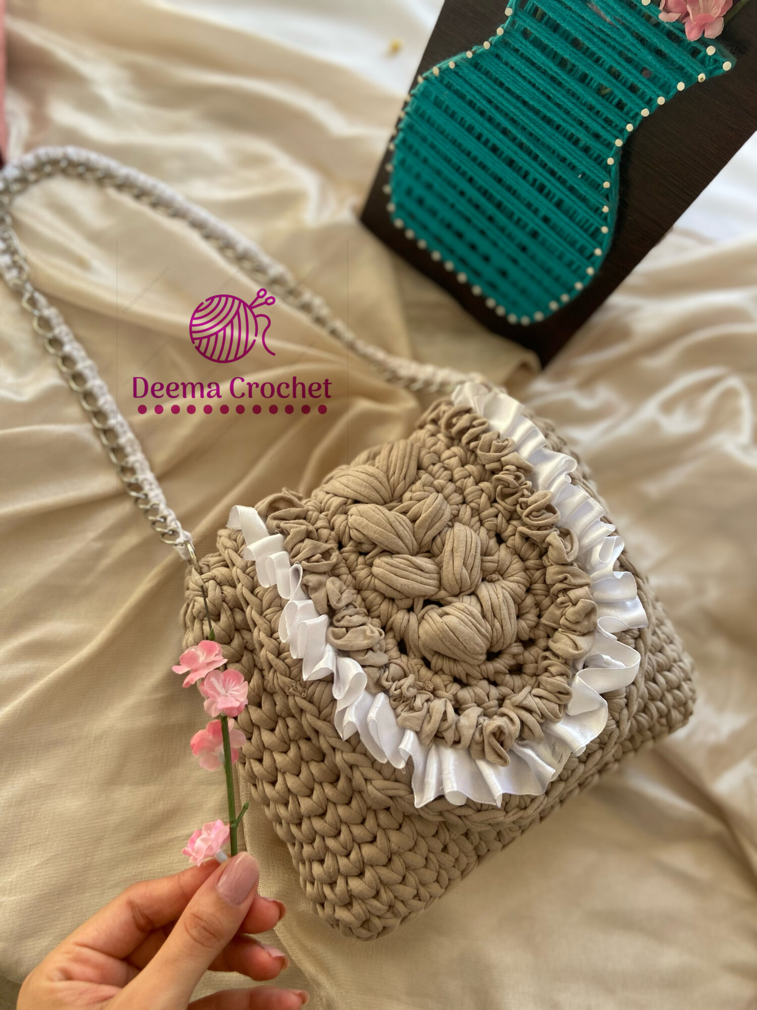حقيبة مع اطار ابيض من الشبر 👜