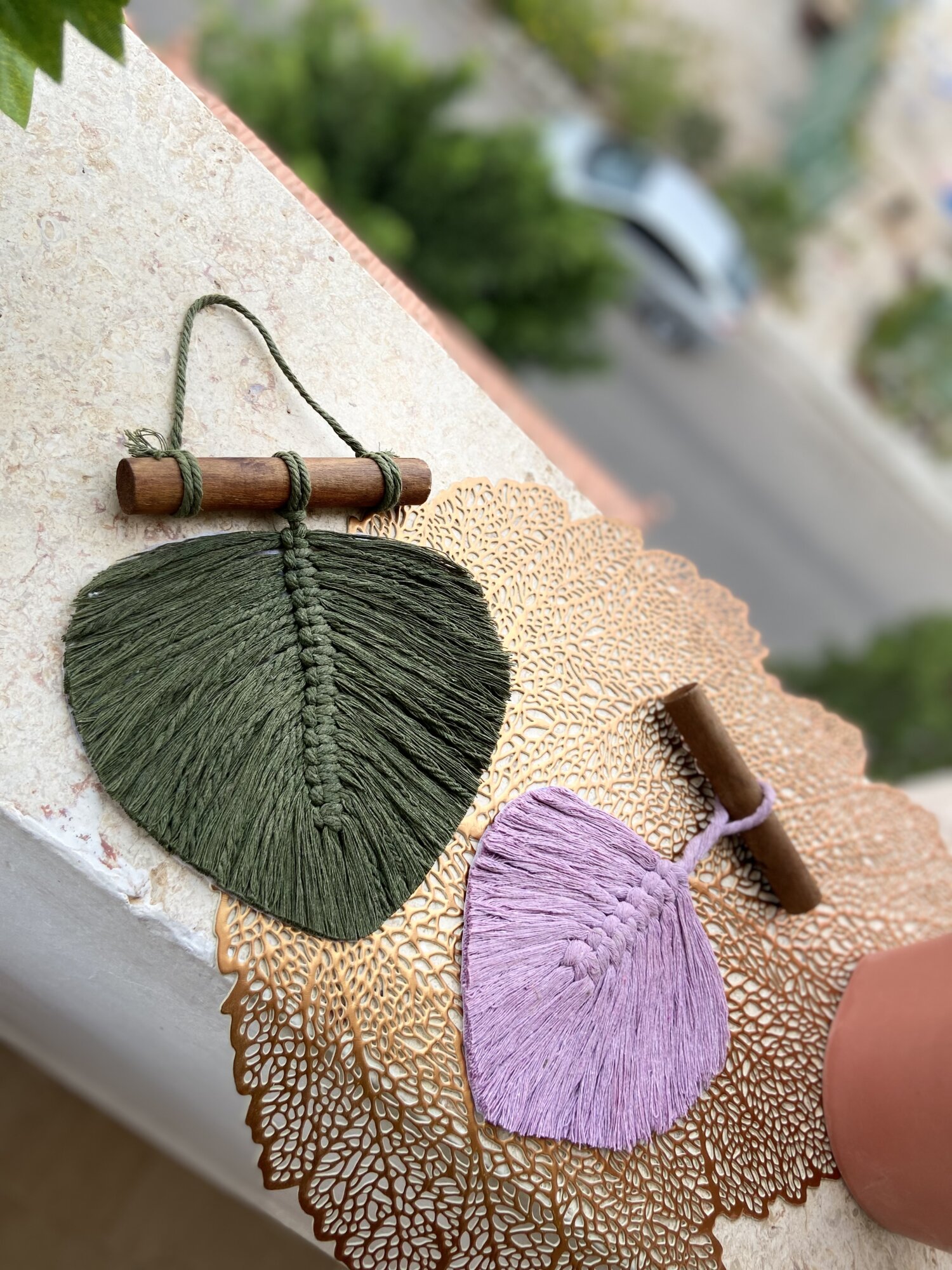 تعليقة ريشة المكرمية 🍂
