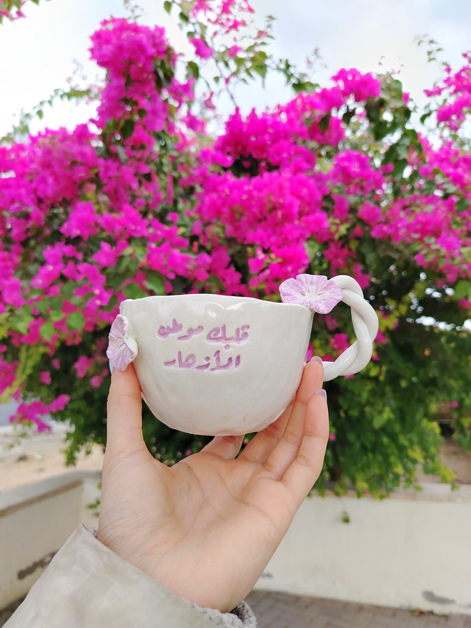 كوب خزفي بالزهور البارزة