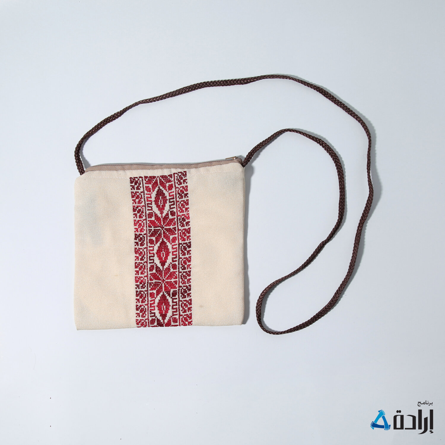 حقيبة كتف ابيض مطرزة