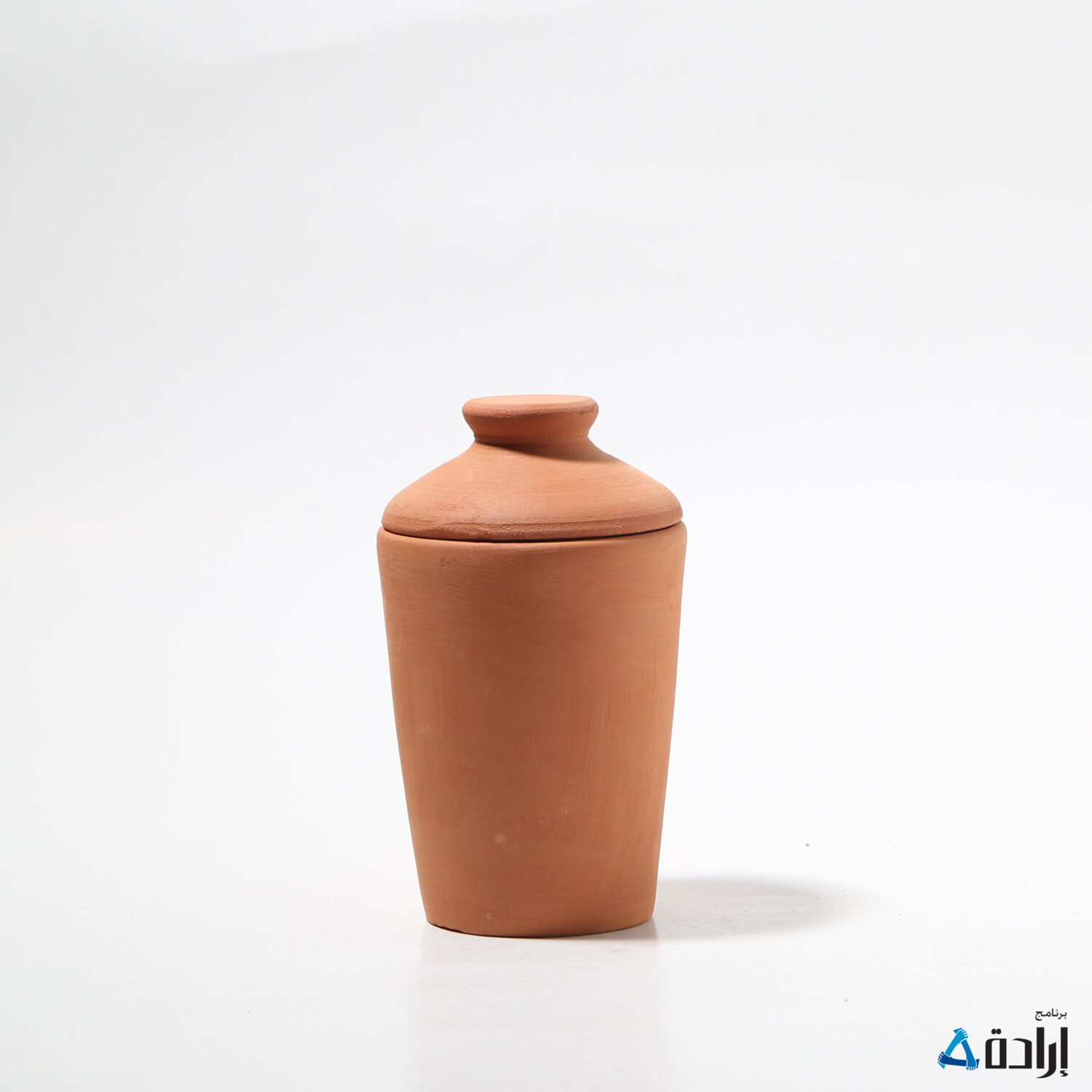 كاسة فخار مع غطاء